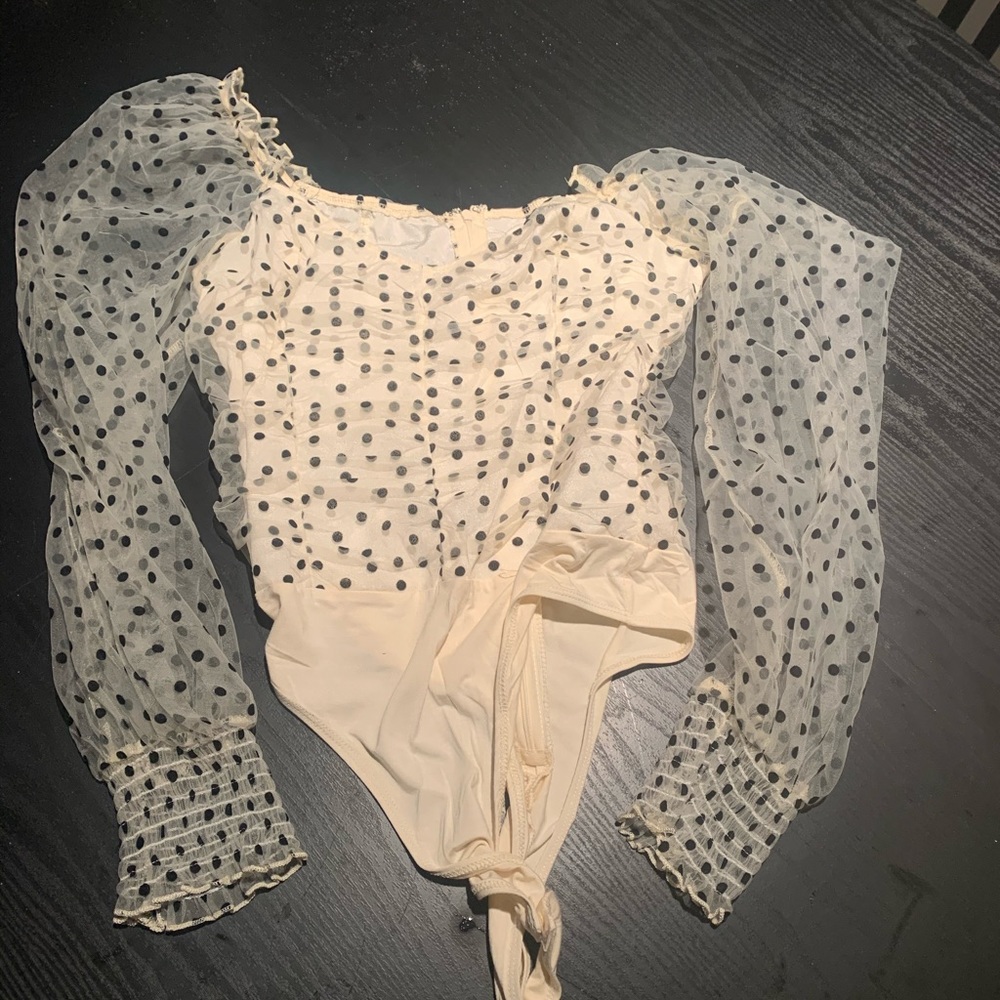 SHEIN Shirred Cuff Ruched Polka Dots Bodysuit